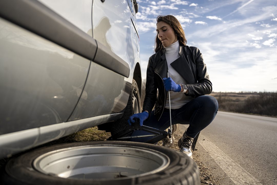 How to change a tire: a step-by-step guide | PEMCO