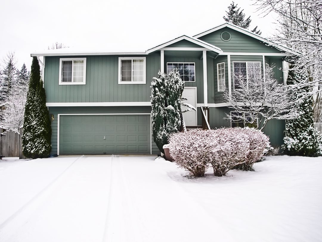 Prevent ice-dam damage to your home in freezing weather