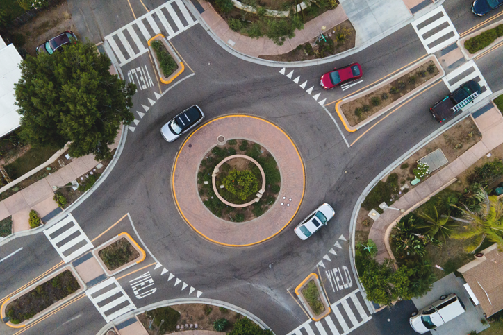 How to drive in a roundabout