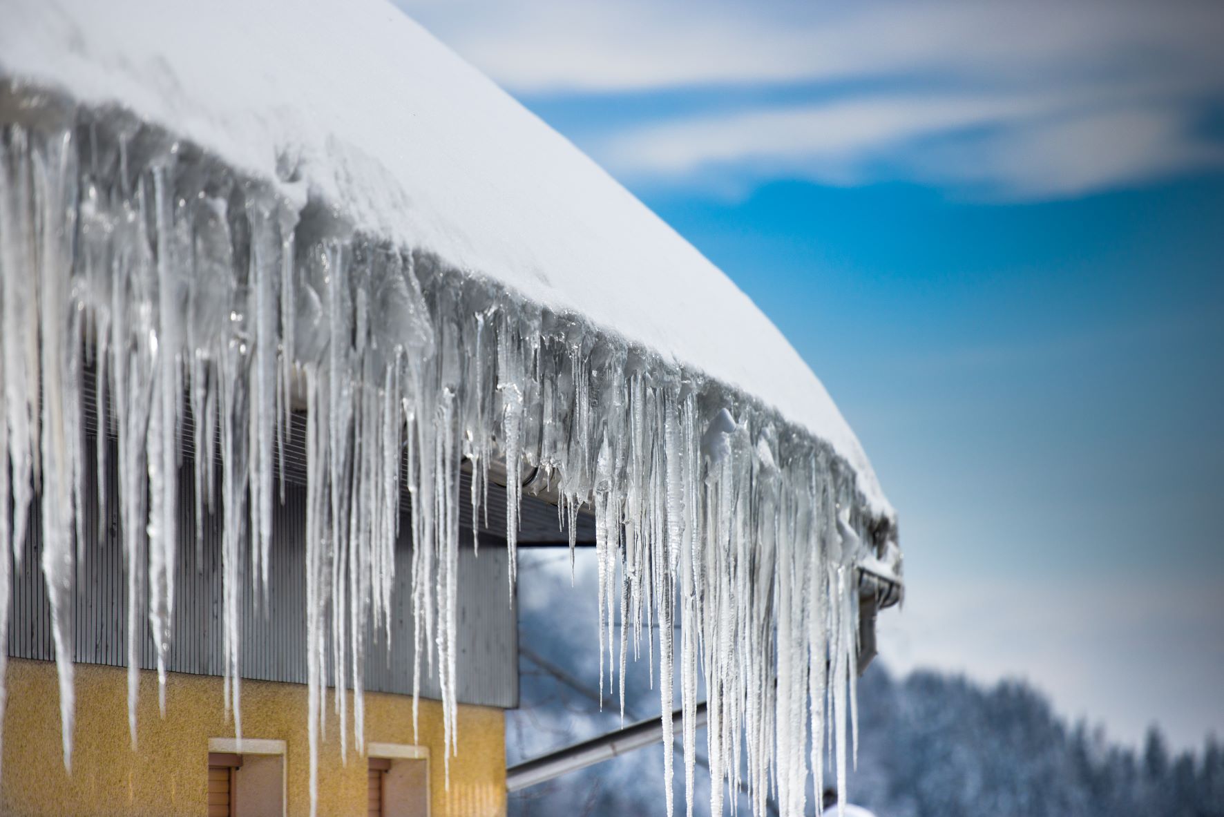 Prevent ice-dam damage to your home in freezing weather